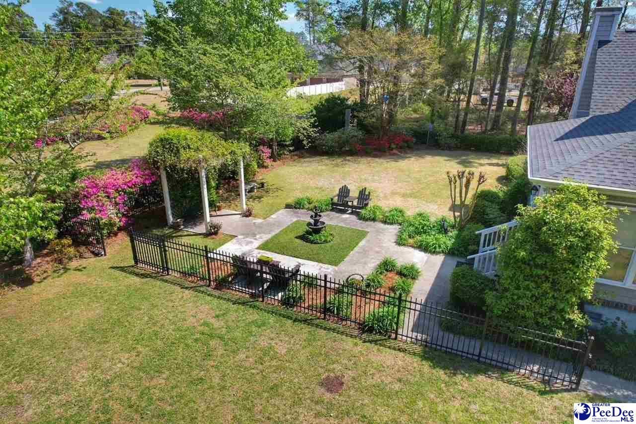 701 Laurel Lane Photo 7