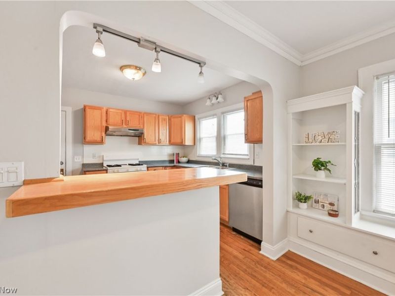 2131 Wascana Avenue , Lakewood, OH 44107 Photo 12