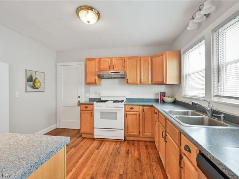 2131 Wascana Avenue , Lakewood, OH 44107 Photo 14