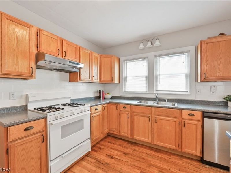 2131 Wascana Avenue , Lakewood, OH 44107 Photo 15