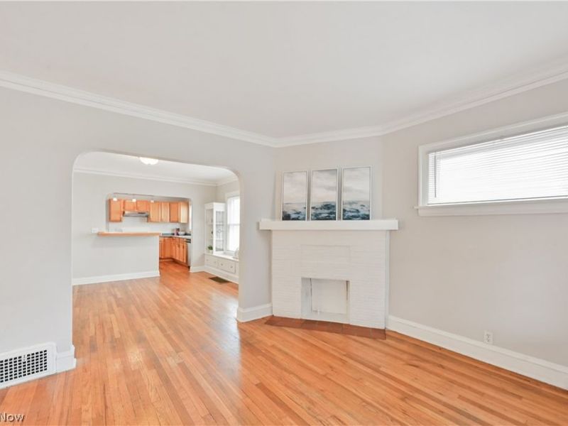 2131 Wascana Avenue , Lakewood, OH 44107 Photo 5