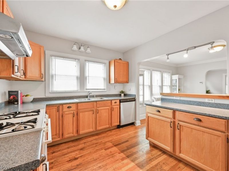 2131 Wascana Avenue , Lakewood, OH 44107 Photo 7