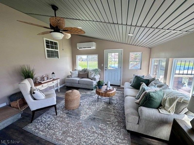 8742 Henderson Road, Diamond, OH 44412 Photo 12