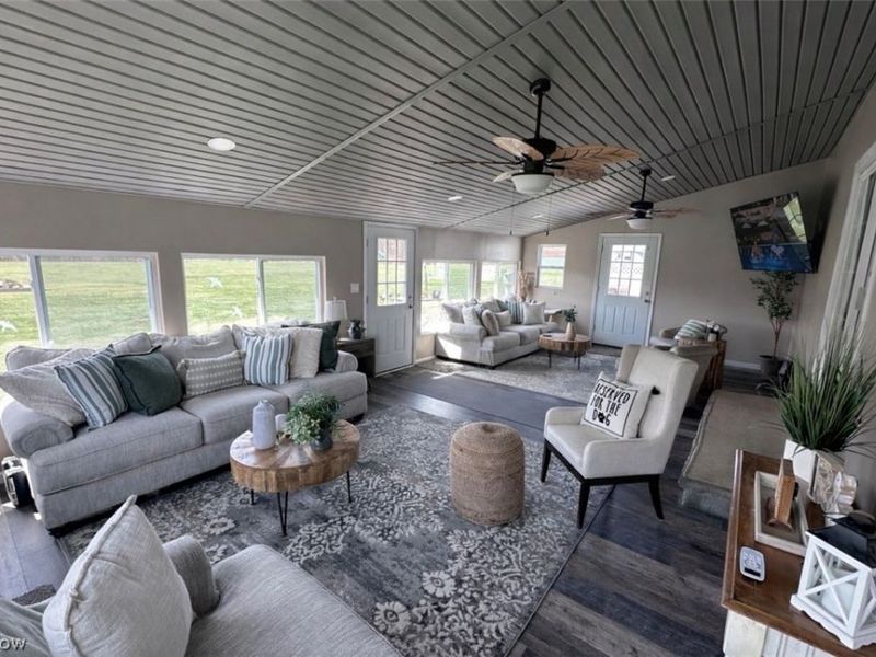 8742 Henderson Road , Diamond, OH 44412 Photo 14