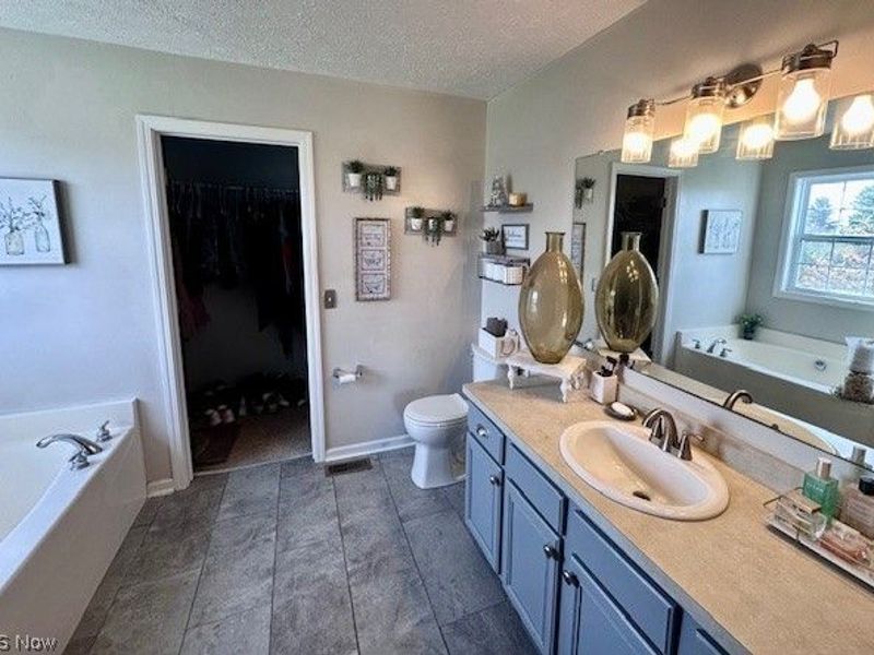 8742 Henderson Road , Diamond, OH 44412 Photo 23