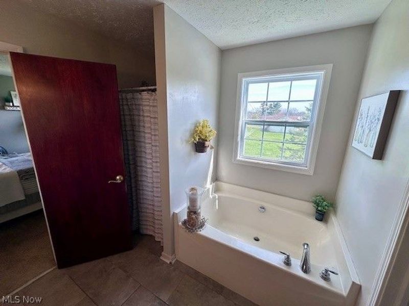 8742 Henderson Road, Diamond, OH 44412 Photo 26