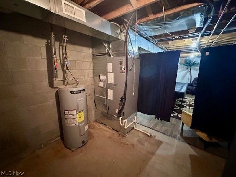 8742 Henderson Road , Diamond, OH 44412 Photo 30