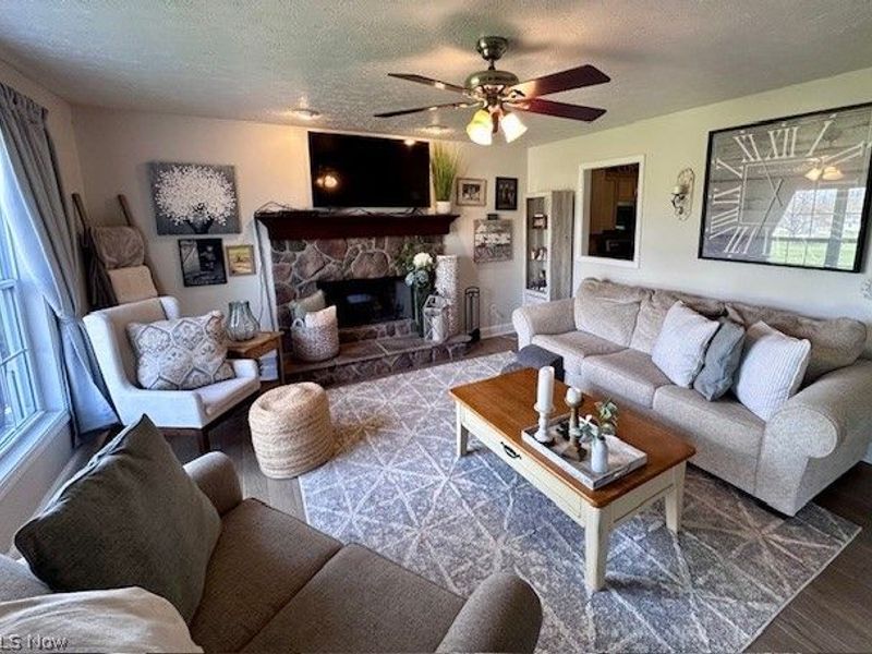 8742 Henderson Road, Diamond, OH 44412 Photo 4