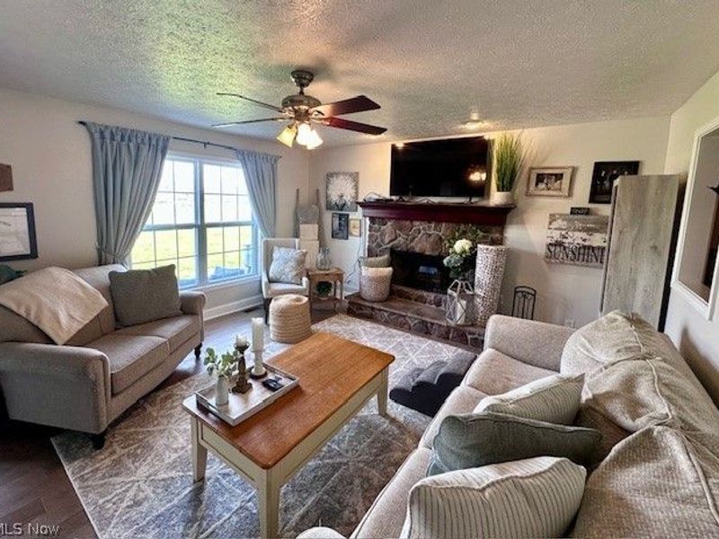 8742 Henderson Road, Diamond, OH 44412 Photo 5