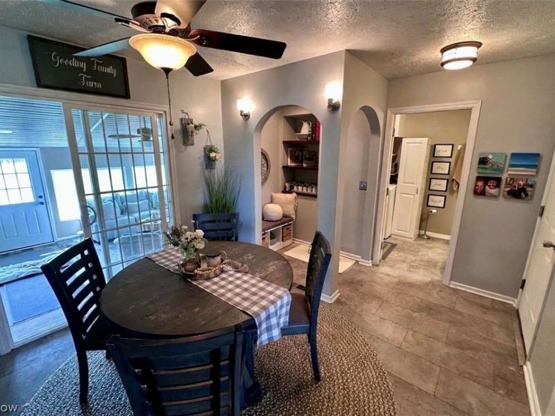 8742 Henderson Road, Diamond, OH 44412 Photo 8