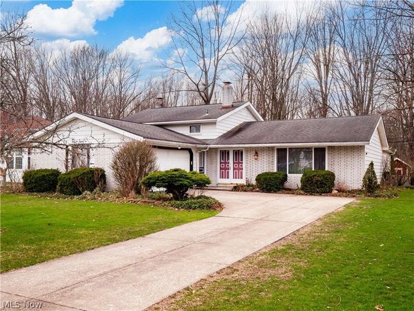 5482 Dorothy Drive , North Olmsted, OH 44070