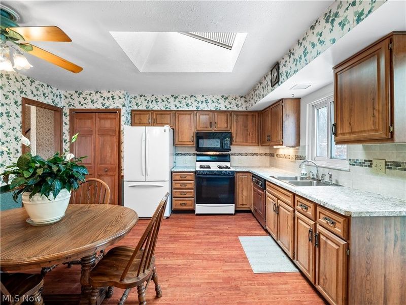 5482 Dorothy Drive , North Olmsted, OH 44070 Photo 7