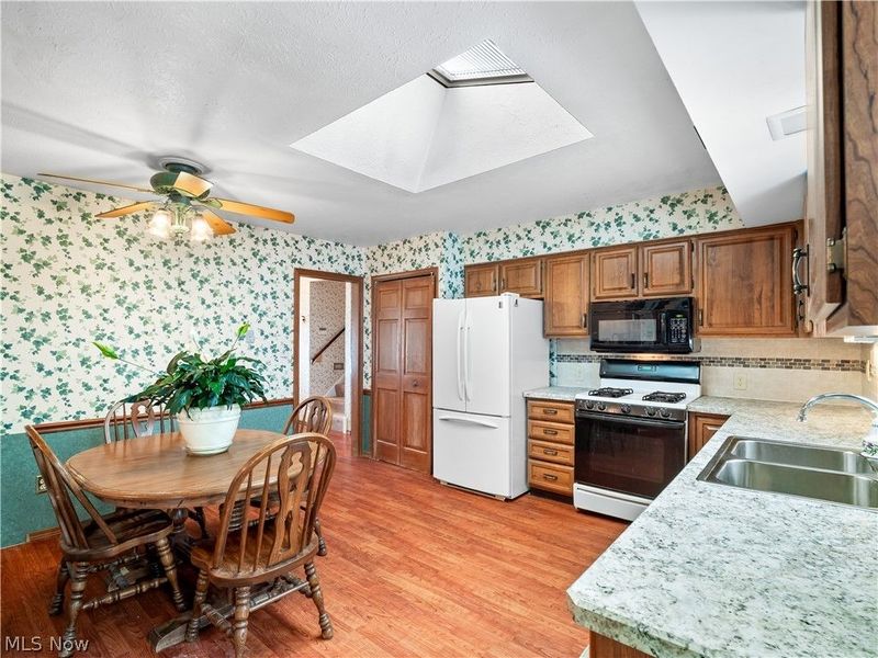 5482 Dorothy Drive , North Olmsted, OH 44070 Photo 8