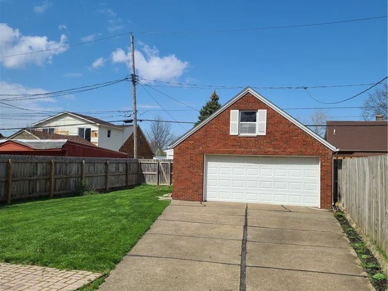 7600 Dartworth , Parma, OH 44129 Photo 18