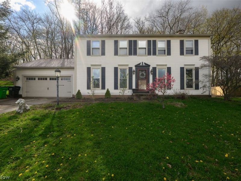 3761 Stratavon Drive NW, North Canton, OH 44720 Photo 1