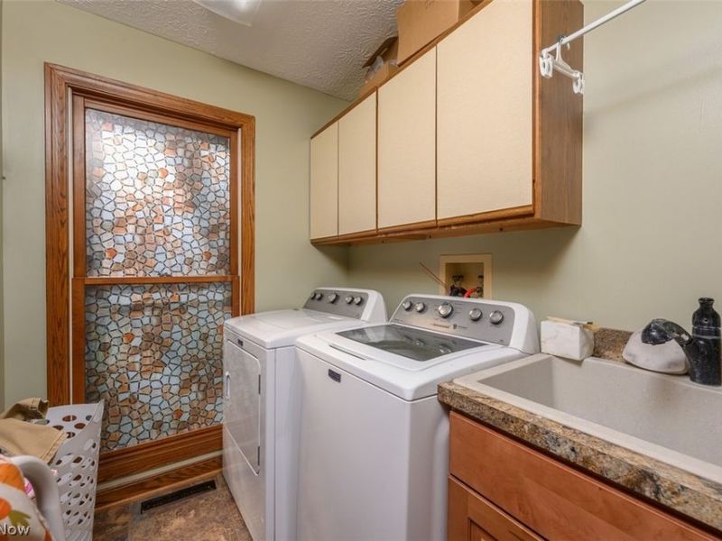 3761 Stratavon Drive NW, North Canton, OH 44720 Photo 11