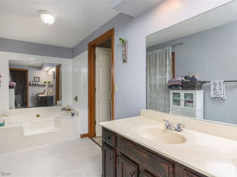 3761 Stratavon Drive NW, North Canton, OH 44720 Photo 16