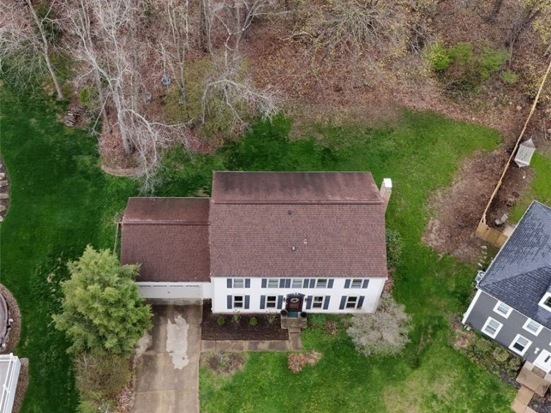 3761 Stratavon Drive NW, North Canton, OH 44720 Photo 2