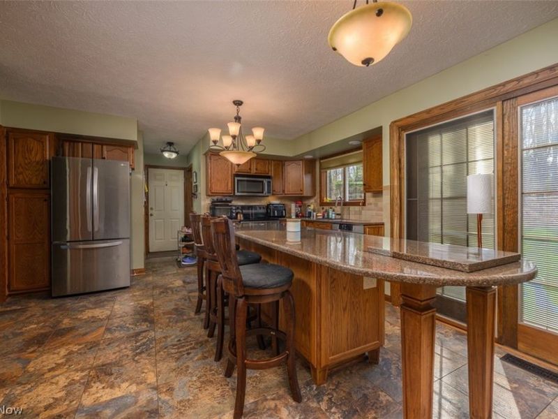 3761 Stratavon Drive NW, North Canton, OH 44720 Photo 7