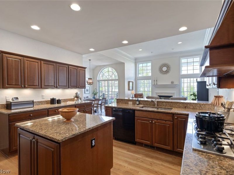 261 Skye Road , Highland Heights, OH 44143 Photo 14