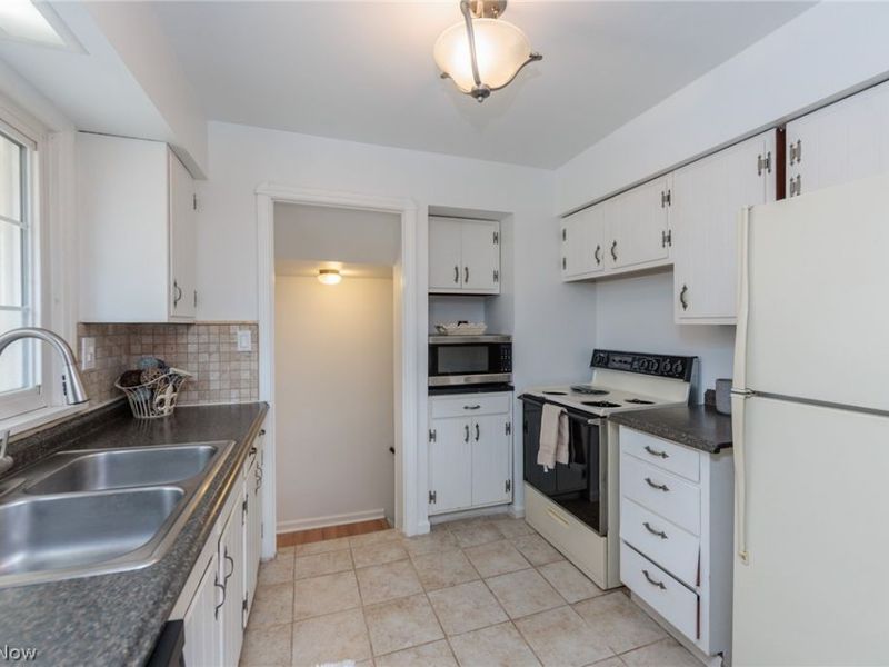 3893 W 210th Street , Fairview Park, OH 44126 Photo 10