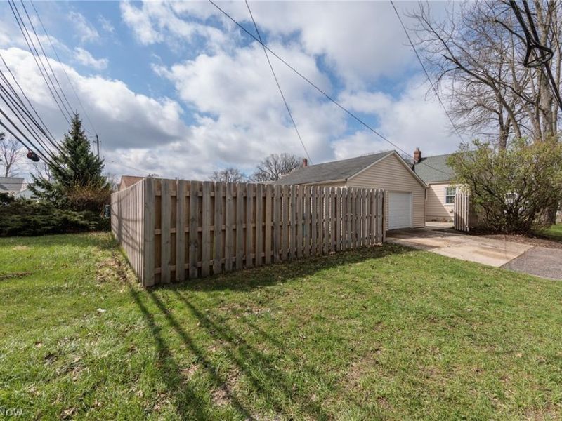 3893 W 210th Street , Fairview Park, OH 44126 Photo 40