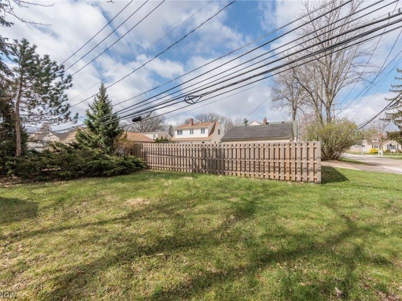 3893 W 210th Street , Fairview Park, OH 44126 Photo 43