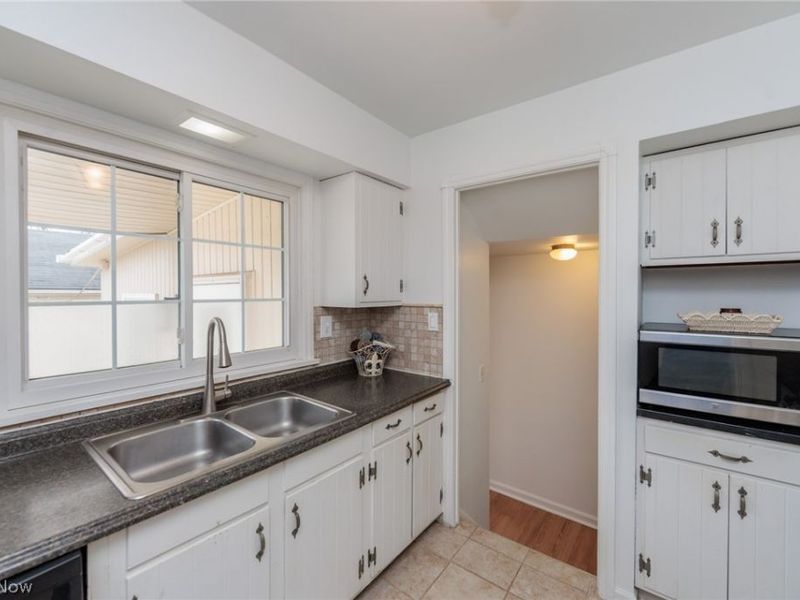 3893 W 210th Street , Fairview Park, OH 44126 Photo 5