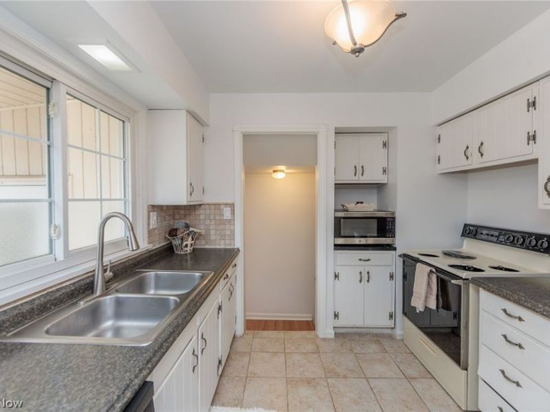 3893 W 210th Street , Fairview Park, OH 44126 Photo 6