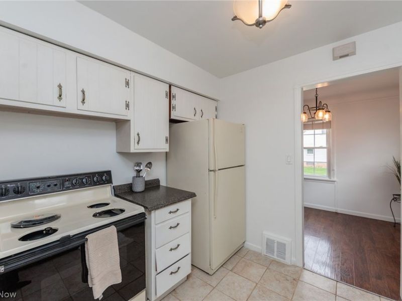 3893 W 210th Street , Fairview Park, OH 44126 Photo 8