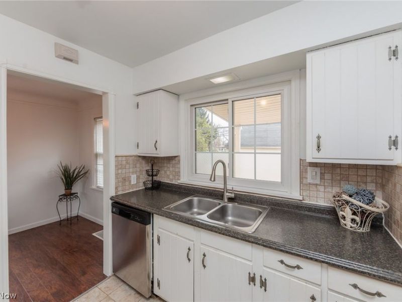 3893 W 210th Street , Fairview Park, OH 44126 Photo 9