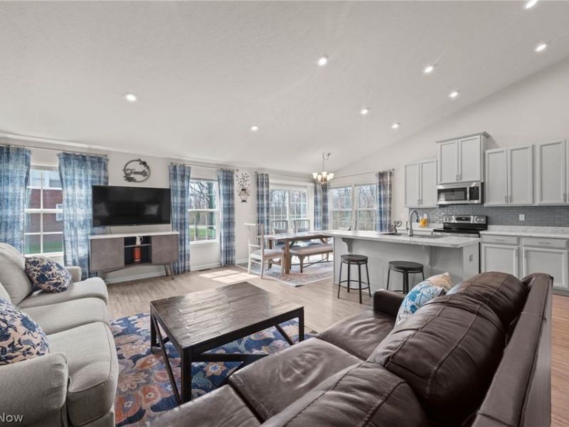 449 Community Lane, Painesville, OH 44077 Photo 2