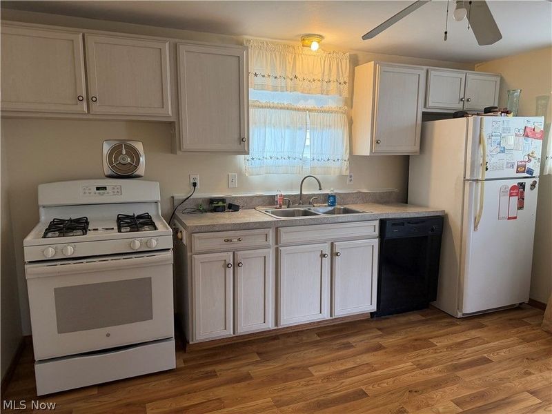 15300 Holland Road , Brook Park, OH 44142 Photo 2