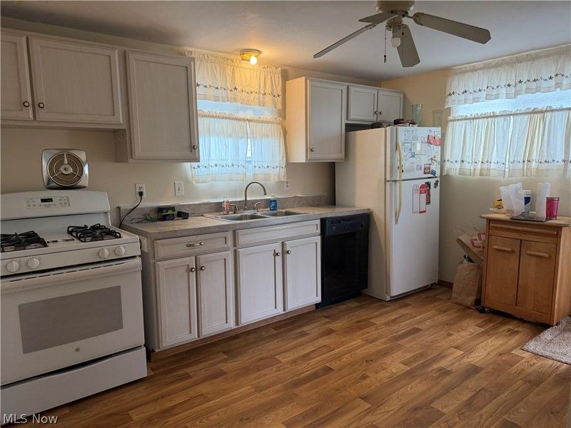 15300 Holland Road , Brook Park, OH 44142 Photo 5