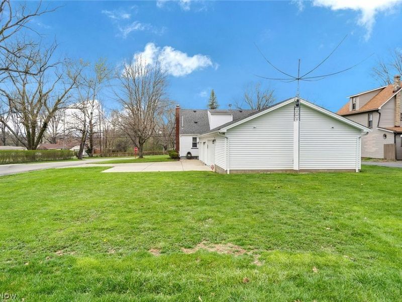 134 E McKinley Way, Poland, OH 44514 Photo 9