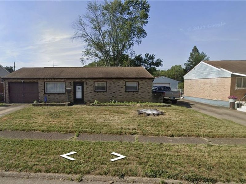 2446 Regentview Street NE, Canton, OH 44705 Photo 1