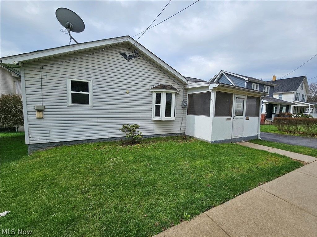 213 W Walnut Street, Lowellville, OH 44436