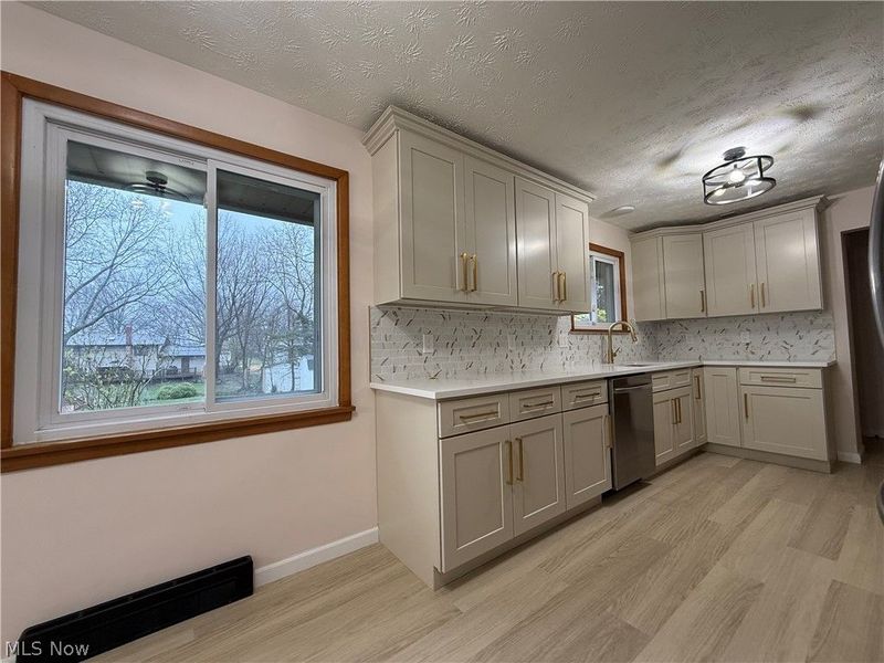 5833 Kuenzer Drive , Seven Hills, OH 44131 Photo 7