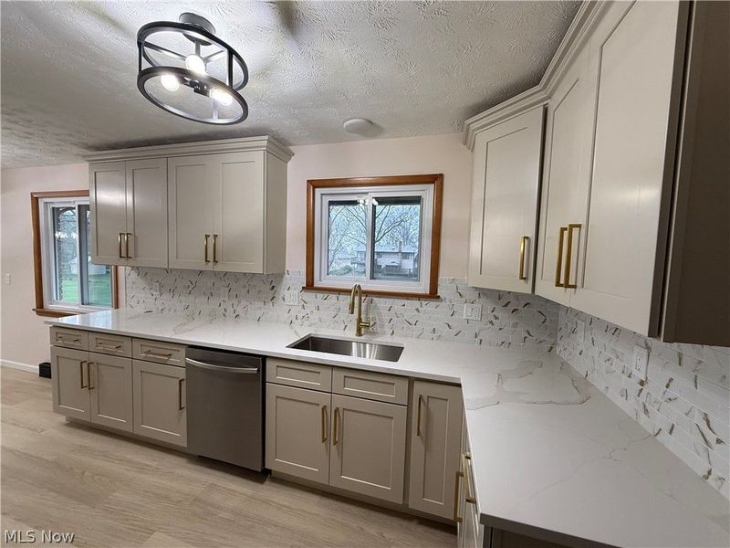 5833 Kuenzer Drive , Seven Hills, OH 44131 Photo 8