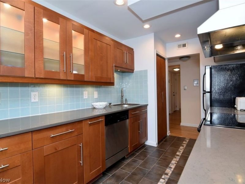 2399 Euclid Heights Boulevard , Unit D-1, Cleveland Heights, OH 44106 Photo 11