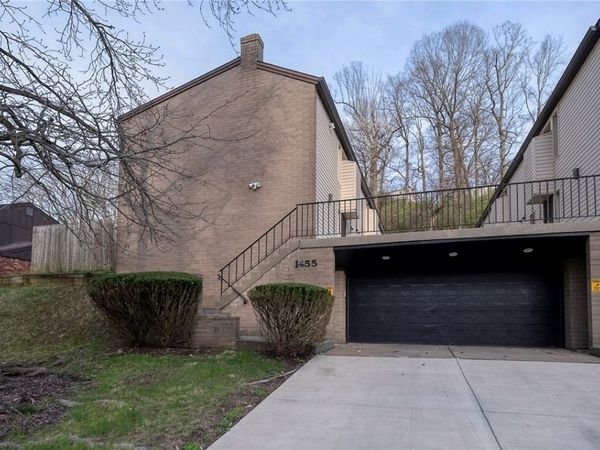 1455 Spreading Oak Dr, Unit C, Pittsburgh, PA 15220