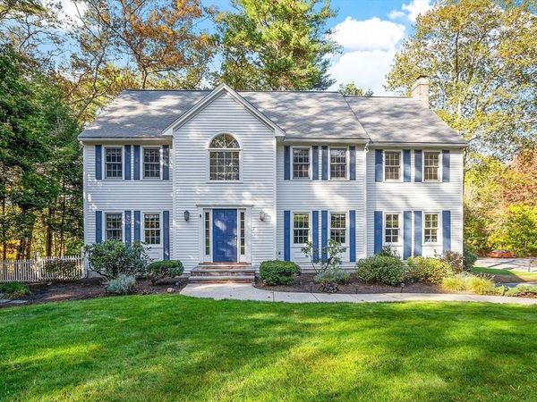 2 Macquarrie Lane, Westford, MA 01886