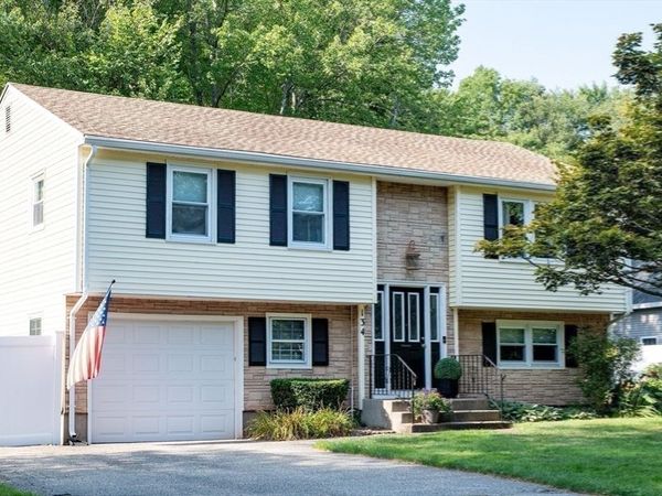 134 Hendom Dr, Agawam, MA 01030