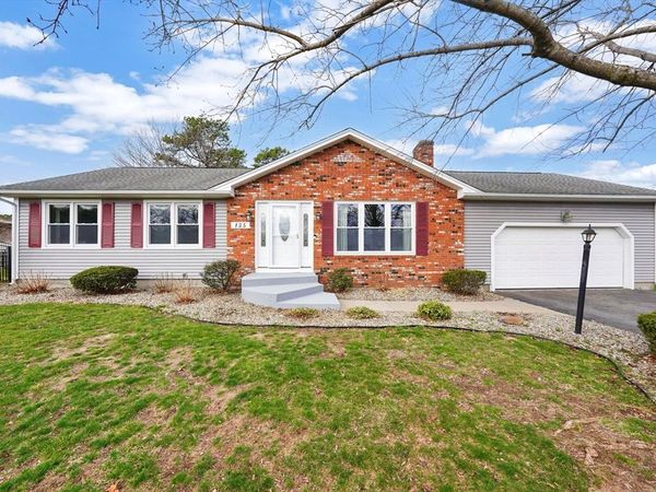 135 Nutmeg Cir, Chicopee, MA 01020