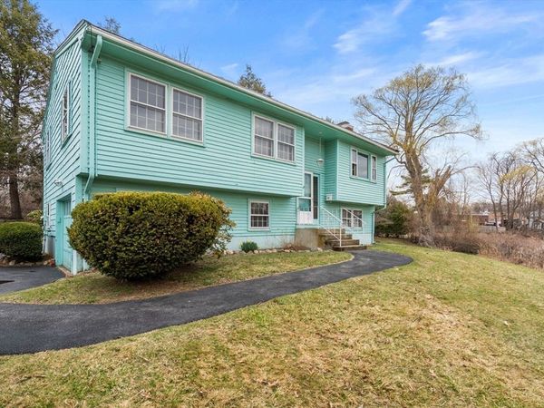 2 Simpson Dr, Framingham, MA 01701