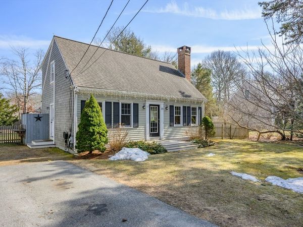 172 Skunknet Rd, Barnstable, MA 02632