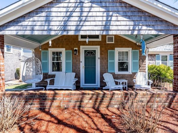 8 Quinsigamond Ave, Falmouth, MA 02540