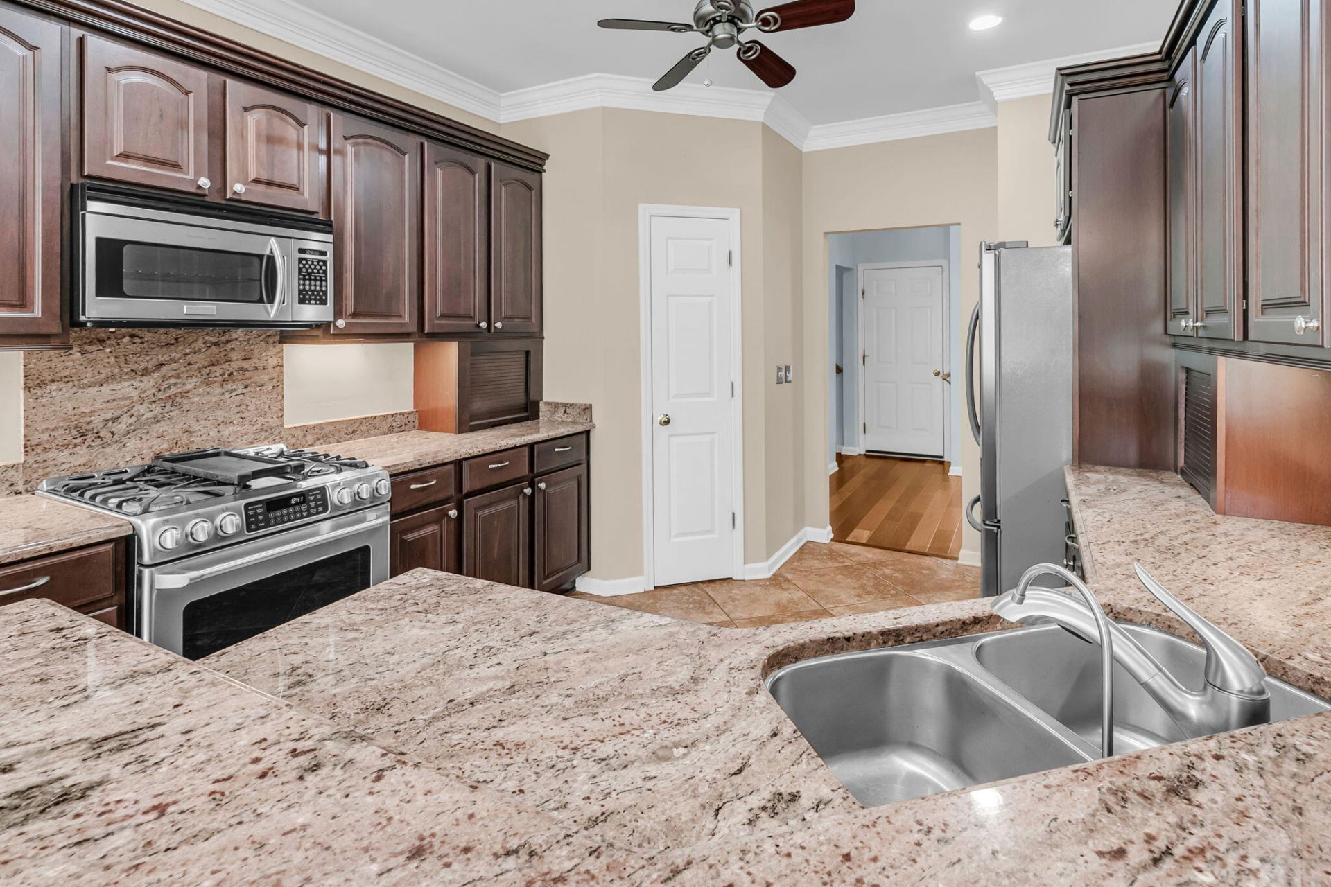 325 Club View Road Photo 32