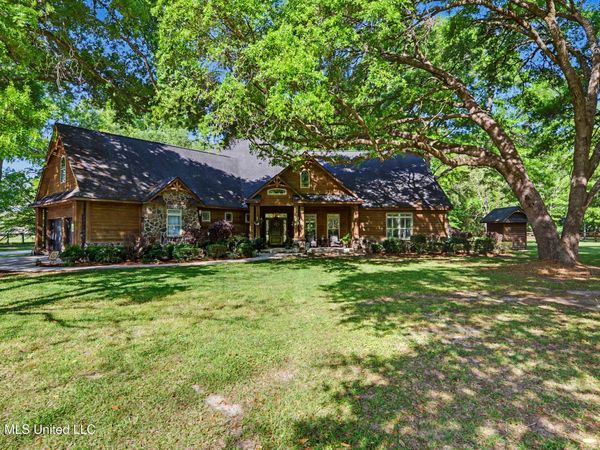 17713 Highway 613 , Moss Point, MS 39562