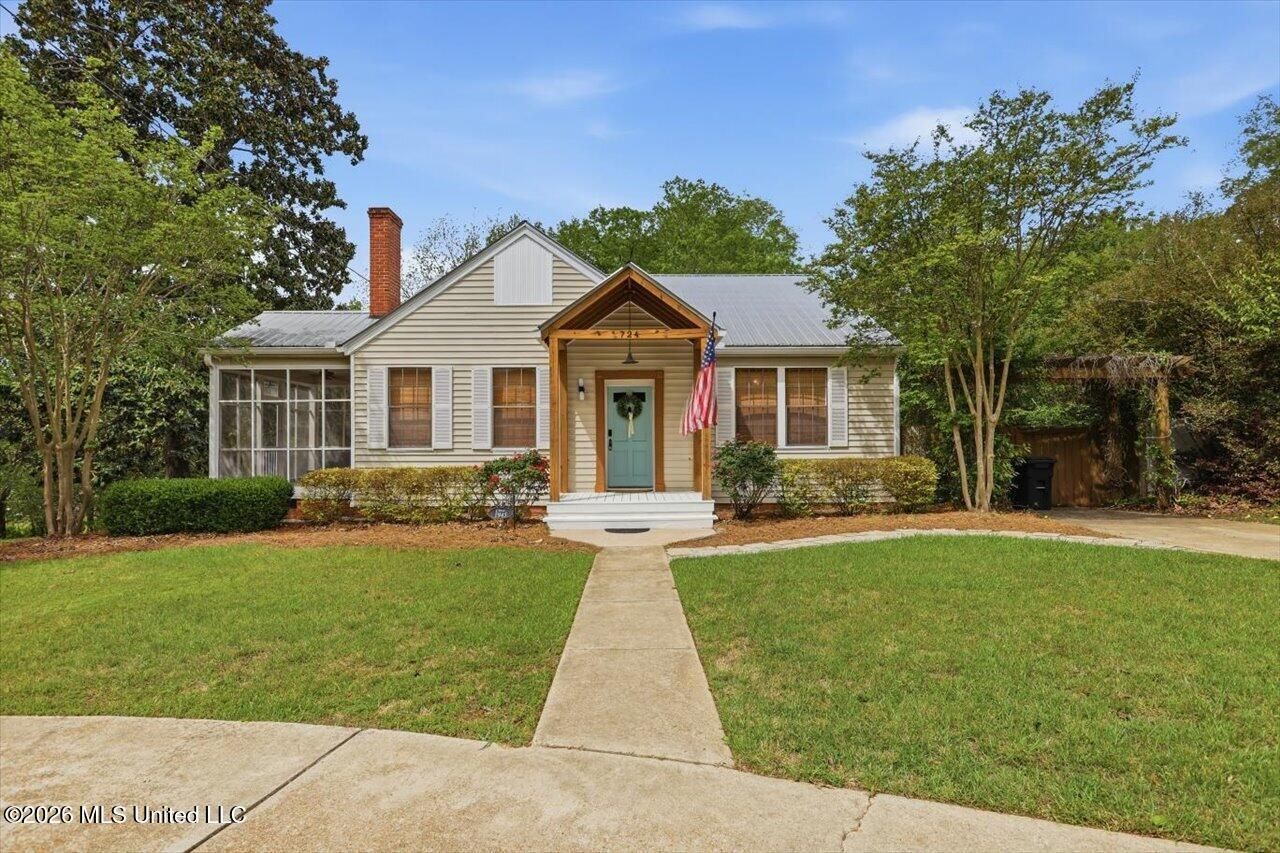 724 S College Street, Brandon, MS 39042 Main Photo